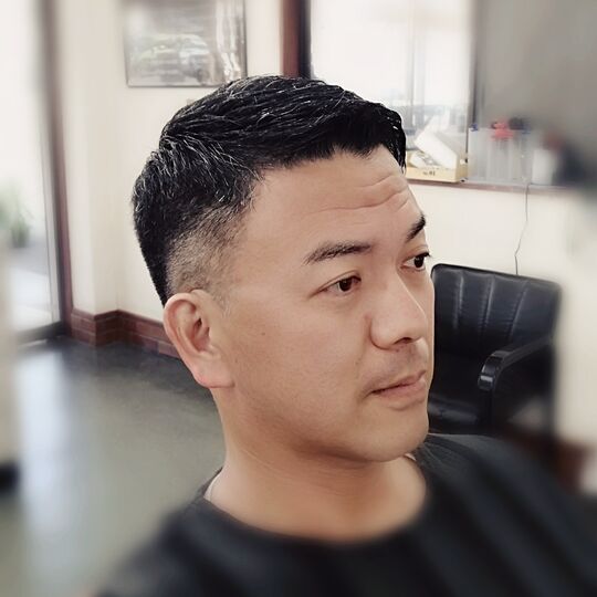 カットやヘアセットの実例などを掲載