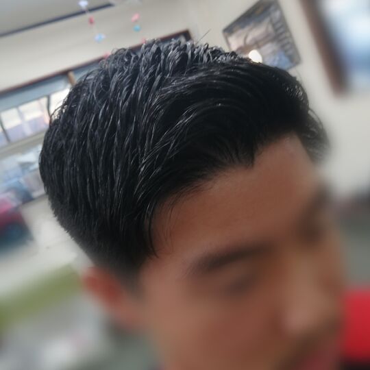 カットやヘアセットの実例などを掲載
