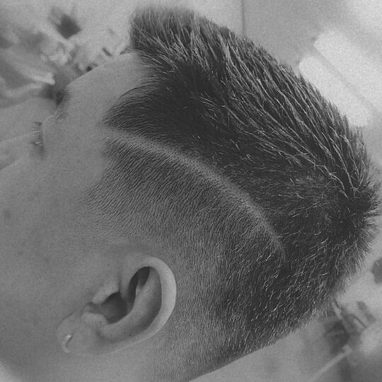 カットやヘアセットの実例などを掲載