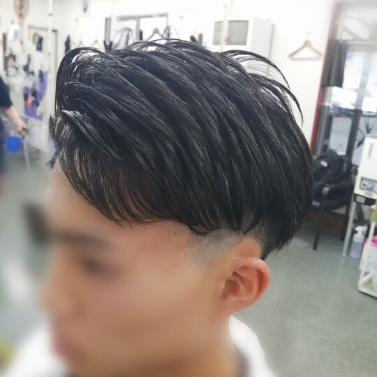 カットやヘアセットの実例などを掲載