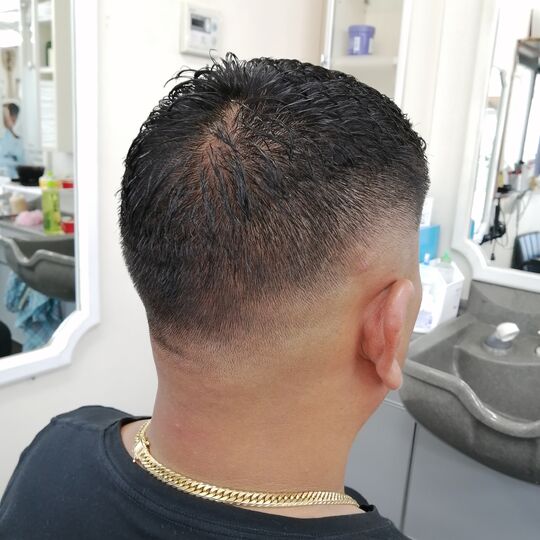 カットやヘアセットの実例などを掲載